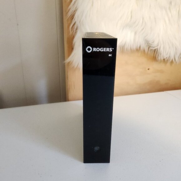 Hitron CGN3 Modem - CGN3U Wireless Cable Modem Router Gateway - Picture 2 of 3